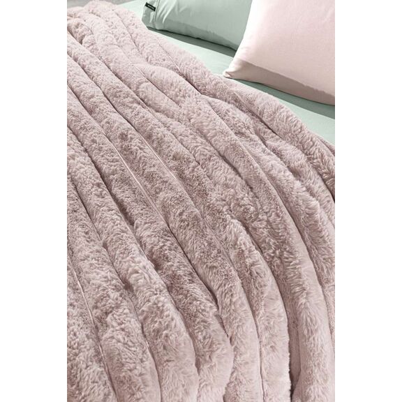 Κουβέρτα St.moritz old Pink 260x240 guy Laroche  100% Polyester Art. fur