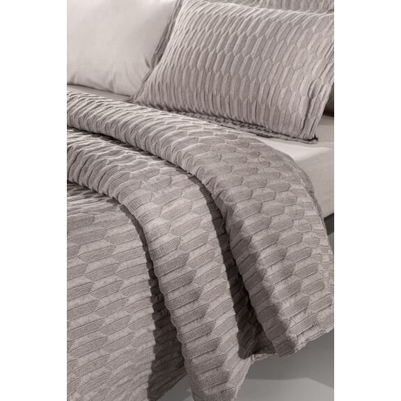 Κουβέρτα Fiji Wenge 245x260 guy Laroche  60% Cotton, 40% Polyester Jacquard
