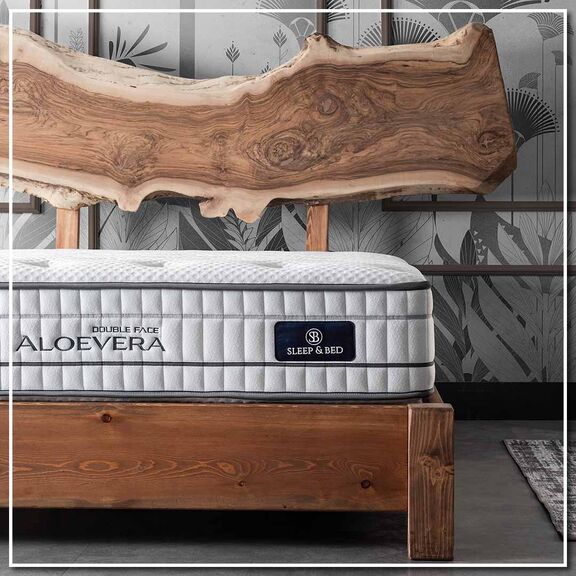 [Product / Title] Aloe Vera Double Face – «άνεση σε δύο Όψεις» σας Προσφέρουμε την πιο Ξεκάθαρη Επιλογή Στρώματος δύο Όψεων. ο Κατάλληλος Συνδυασμός Υλικών Διαφορετικής Πυκνότητας Έχει ως Αποτέλεσμα την Σύνθεση Αυτού του Μοναδικού Στρώματος το Οποίο Διαθέτει 2 Ξεχωριστά Επίπεδα Σκληρότητας σε Κάθε Πλευρά, και Εσείς Μπορείτε να Διαλέξετε την Αίσθηση Απαλότητας που σας Ικανοποιεί. το Σύστημα Ανεξάρτητων Ελατηρίων με Ζώνες Στήριξης Χαρίζουν Έναν Ποιοτικό και Ξεκούραστο Ύπνο, Καθώς τα Ελατήρια Είναι Έτσι Φτιαγμένα για να Προσφέρουν Προσαρμοσμένη Στήριξη Ανάλογα με το Φορτίο που Δέχονται (Π.χ Διαφορετικό Φορτίο από τον Αυχένα, τον Κορμό ή Τους Γλουτούς). aloe Vera Fabric το Εξωτερικό Κάλυμμα του Στρώματος Είναι Εμποτισμένο σε Εκχύλισμα του Φυτού Aloe Vera, το Οποίο Είναι Γνωστό για τις Πολλαπλές Ευεργετικές του Ιδιότητες: Είναι Φιλικό στο Δέρμα, δεν Επιτρέπει την Εμφάνιση Ακάρεων και Εμποδίζει την Ανάπτυξη Μυκήτων και Βακτηρίων. μονάδα Ανεξάρτητων Ελατηρίων 7 Ζωνών Στήριξης είναι η Τεχνολογία του 21ου Αιώνα. τα Ελατήρια 7 Ζωνών Στήριξης Είναι Τοποθετημένα σε Χωριστές Υφασμάτινες Θήκες και δεν Είναι Ενωμένα Μεταξύ Τους. Αυτή η Τεχνική Επιτρέπει στα Ελατήρια να Λειτουργούν το ένα Ανεξάρτητα από το Άλλο, και Έτσι οι Κινήσεις του Ενός Ατόμου να μην Ενοχλούν το Δεύτερο Άτομο που Ξαπλώνει Στην Άλλη Πλευρά του Κρεβατιού. Επιπλέον, οι 7 Ζώνες Στήριξης Εγγυώνται την Σωστή Κατανομή του Βάρους Προσφέροντας Απαράμιλλη Αίσθηση Ξεκούρασης