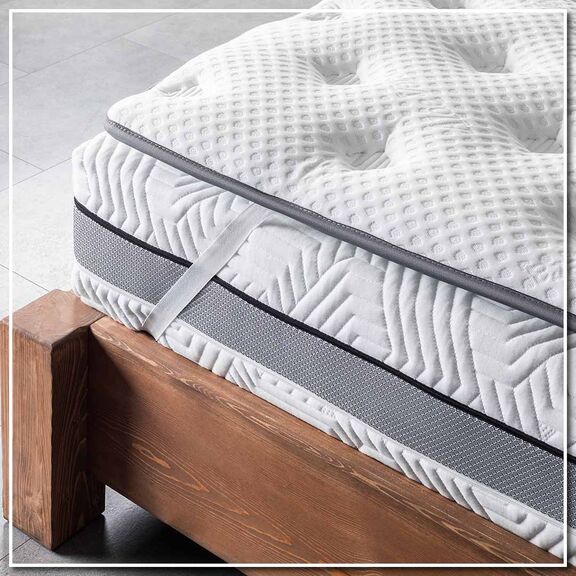 [Product / Title] το Ανώστρωμα Aloe Vera “hard Comfort» της Σειράς Sleep & bed Πάχους 7 εκ Σχεδιάστηκε για Όλους Εσάς που Αναζητάτε μια Οικονομική και Υγιεινή Λύση για να Ανανεώσετε τον Ύπνο Σας. συνδυάζει Απόλυτα τις Ευεργετικές Ιδιότητες του Φυτού Aloe Vera (το Εξωτερικό Κάλυμμα Εμποτίζεται σε Εκχύλισμα του Φυτού) με την Εργονομική Σχεδίαση, για Έναν Απολαυστικό Ύπνο. δεν Επιτρέπει την Ανάπτυξη Μικροβίων και των Ακάρεων, Είναι ένα Οικολογικό, Υποαλλεργικό Προϊόν με Μαλακή και Δροσερή υφή Χαρίζοντας μια Εκπληκτική Αίσθηση Απαλότητας Κατά την Διάρκεια του Ύπνου. προσφέρει μια Εξαιρετική Σχέση Ποιότητας – Τιμής Καθώς Μπορείτε να Αποκτήσετε την Αίσθηση του Καινούργιου Στρώματος, Χωρίς Όμως να Χρειαστεί να Αντικαταστήσετε το Παλιό σας Στρώμα.