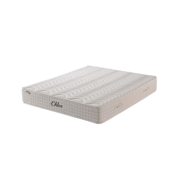 [Product / Title] Στρωμα Chloe μονάδα Ανεξάρτητων Ελατηρίων 7 Ζωνών Στήριξης είναι η Τεχνολογία του 21ου Αιώνα. τα Ελατήρια 7 Ζωνών Στήριξης Είναι Τοποθετημένα σε Χωριστές Υφασμάτινες Θήκες και δεν Είναι Ενωμένα Μεταξύ Τους. Αυτή η Τεχνική Επιτρέπει στα Ελατήρια να Λειτουργούν το ένα Ανεξάρτητα από το Άλλο, και Έτσι οι Κινήσεις του Ενός Ατόμου να μην Ενοχλούν το Δεύτερο Άτομο που Ξαπλώνει Στην Άλλη Πλευρά του Κρεβατιού. Επιπλέον, οι 7 Ζώνες Στήριξης Εγγυώνται την Σωστή Κατανομή του Βάρους Προσφέροντας Απαράμιλλη Αίσθηση Ξεκούρασης