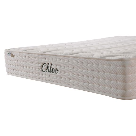 [Product / Title] Στρωμα Chloe μονάδα Ανεξάρτητων Ελατηρίων 7 Ζωνών Στήριξης είναι η Τεχνολογία του 21ου Αιώνα. τα Ελατήρια 7 Ζωνών Στήριξης Είναι Τοποθετημένα σε Χωριστές Υφασμάτινες Θήκες και δεν Είναι Ενωμένα Μεταξύ Τους. Αυτή η Τεχνική Επιτρέπει στα Ελατήρια να Λειτουργούν το ένα Ανεξάρτητα από το Άλλο, και Έτσι οι Κινήσεις του Ενός Ατόμου να μην Ενοχλούν το Δεύτερο Άτομο που Ξαπλώνει Στην Άλλη Πλευρά του Κρεβατιού. Επιπλέον, οι 7 Ζώνες Στήριξης Εγγυώνται την Σωστή Κατανομή του Βάρους Προσφέροντας Απαράμιλλη Αίσθηση Ξεκούρασης